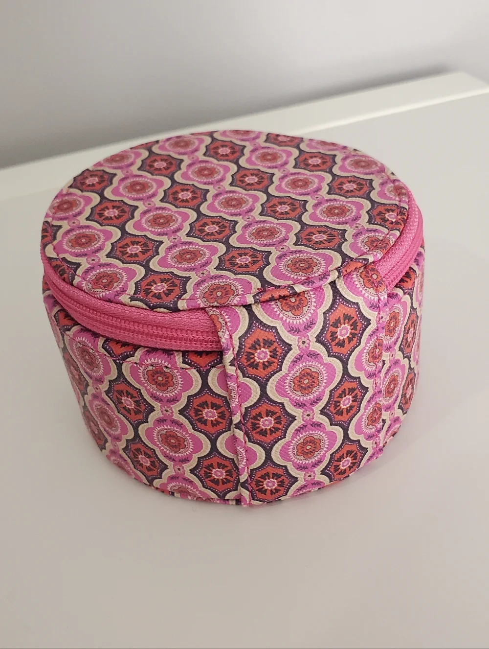 Ann Taylor Round Travel Jewelry Case Pink Pattern Zip Aroud Travel NWT